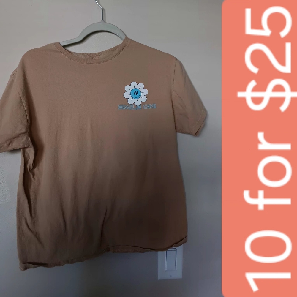 Beige 'Smile On' Daisy Graphic Short-Sleeve Tee